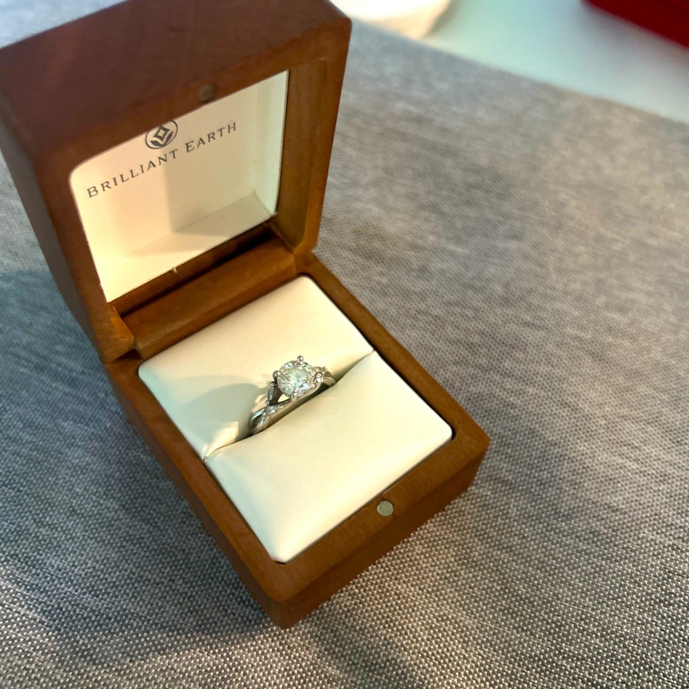 Brillant Earth Diamond Ring